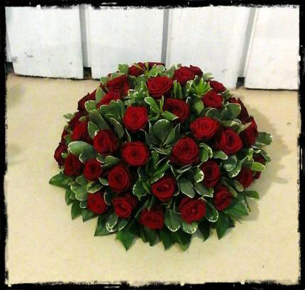 couronne de roses rouges